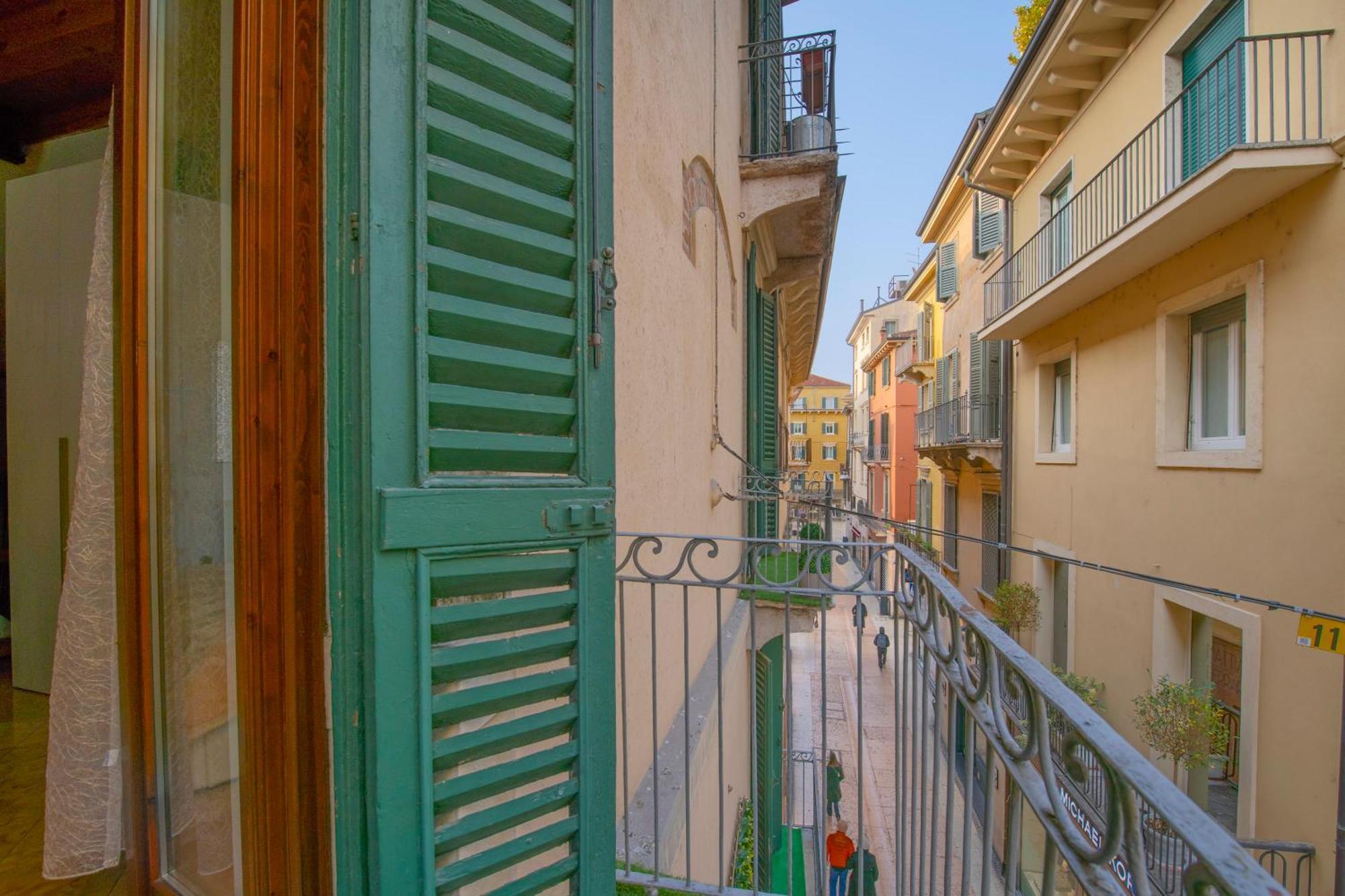 Palace Home Mazzini Verona Center Exterior photo